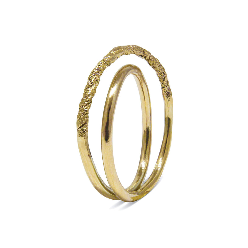 Embrace ring in 18ct gold