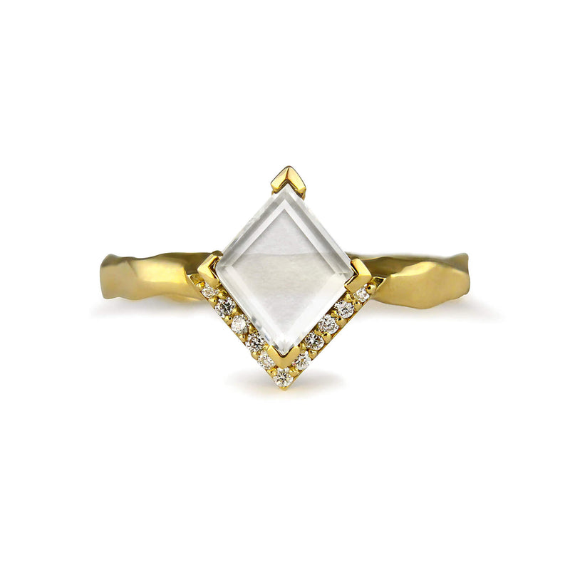 Portrait cut Kite diamond 18ct yellow gold ring