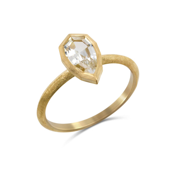 Pear Step Cut Sapphire 18ct yellow gold ring